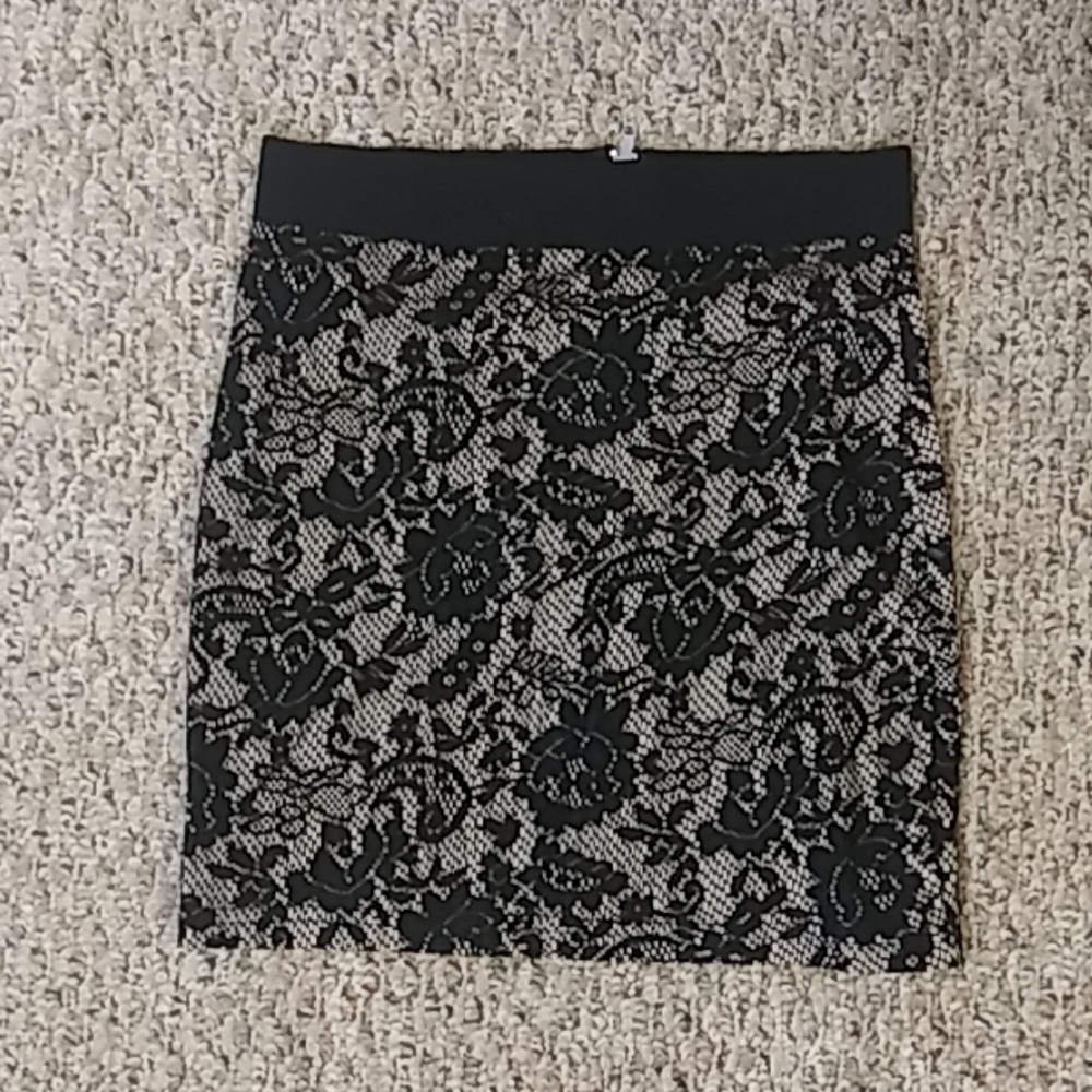 Lace skirt